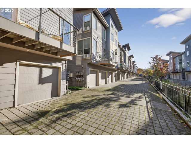 8083 N LEAVITT Ave, Portland, OR 97203