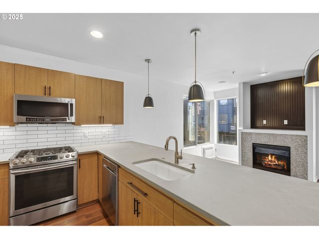 8083 N LEAVITT Ave, Portland, OR 97203