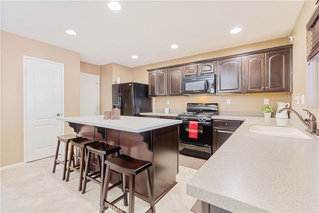 38113 Versailles, Palmdale, CA 93552