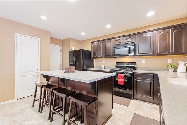 38113 Versailles, Palmdale, CA 93552