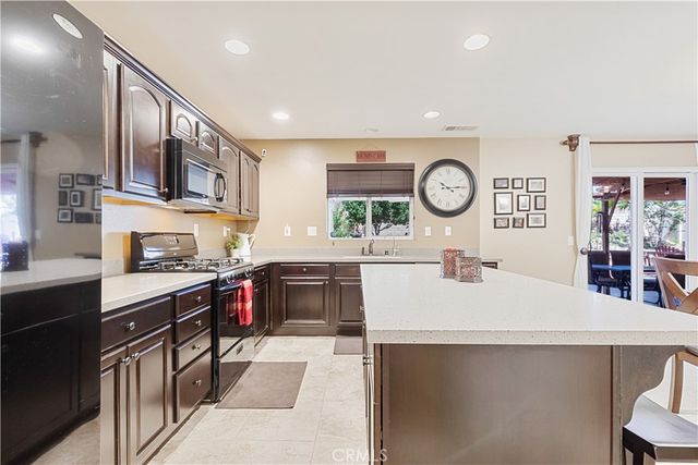38113 Versailles, Palmdale, CA 93552