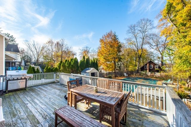 113 Lane Ave, West Caldwell Twp., NJ 07006