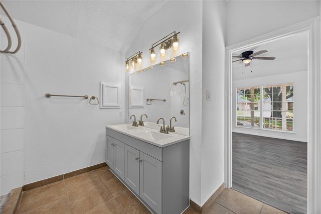 10727 Kentington Oak Drive, Humble, TX 77396