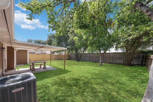 10727 Kentington Oak Drive, Humble, TX 77396