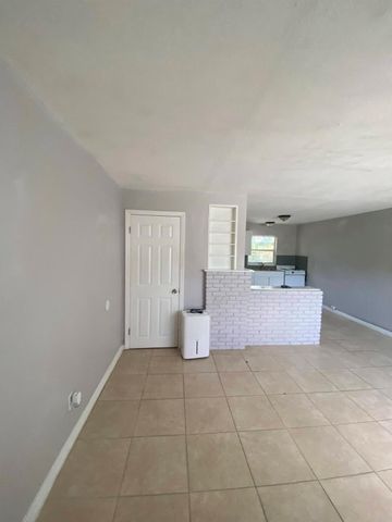 1820 Redbank Road 2, West Palm Beach, FL 33408