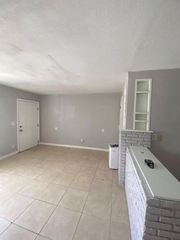 1820 Redbank Road 2, West Palm Beach, FL 33408