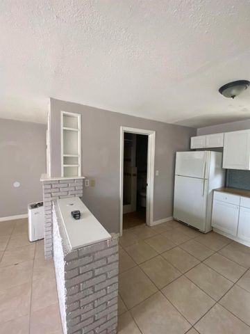 1820 Redbank Road 2, West Palm Beach, FL 33408