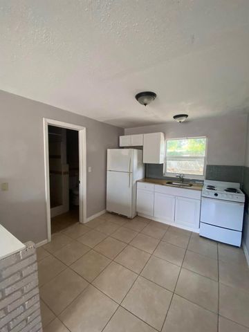 1820 Redbank Road 2, West Palm Beach, FL 33408