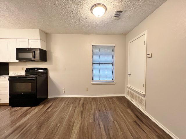 1108 N Elm Street 10, Denton, TX 76201