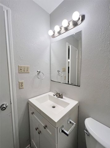 1108 N Elm Street 10, Denton, TX 76201