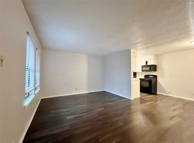 1108 N Elm Street 10, Denton, TX 76201