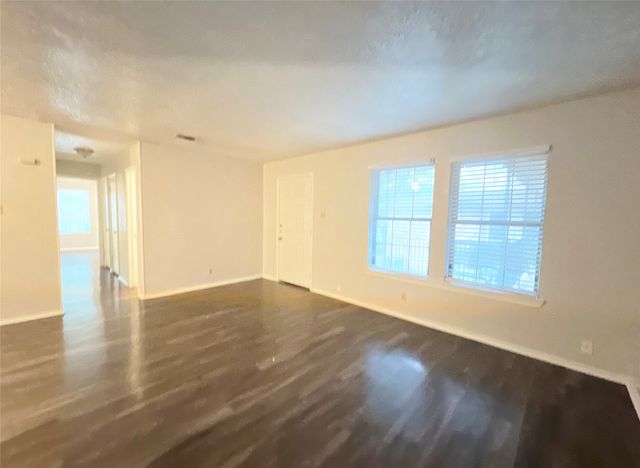 1108 N Elm Street 10, Denton, TX 76201
