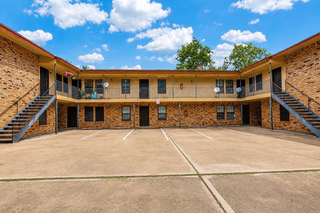 1108 N Elm Street 10, Denton, TX 76201