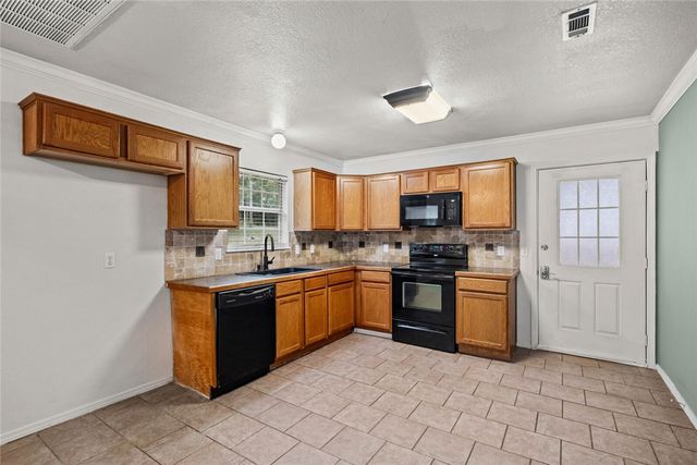 6 Bracknell Lane, Bella Vista, AR 72715