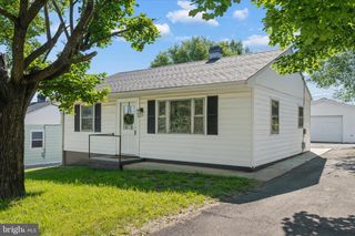 611 STATE CIR, Martinsburg, WV 25401