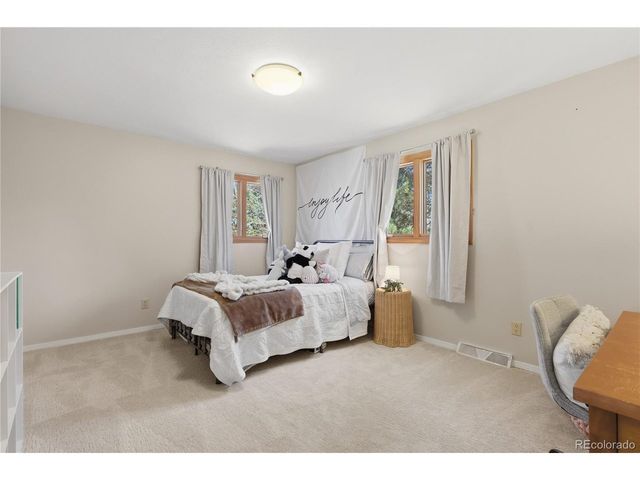 5812 S Geneva St, Greenwood Village, CO 80111