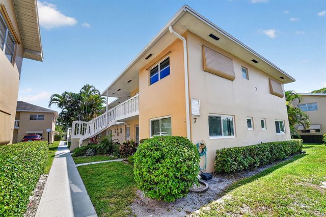 2111 NE 1ST Court 204, Boynton Beach, FL 33435