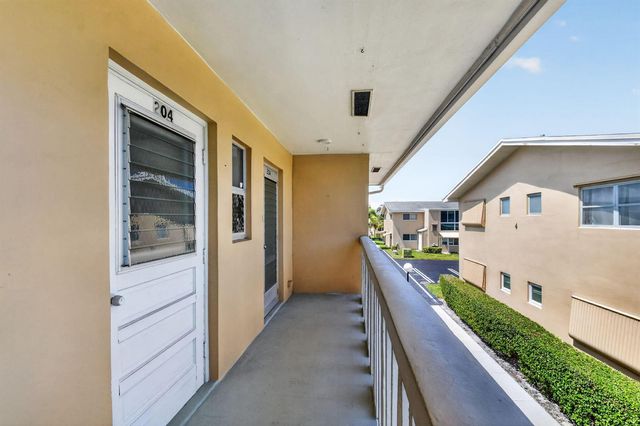 2111 NE 1ST Court 204, Boynton Beach, FL 33435