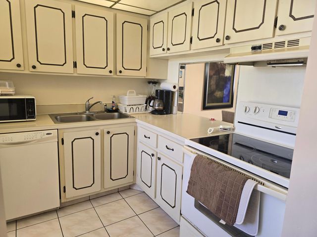 118 Lake Olive Drive, West Palm Beach, FL 33411