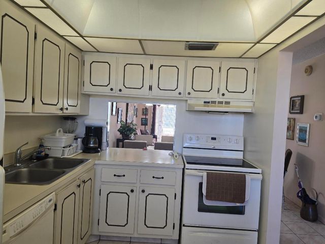 118 Lake Olive Drive, West Palm Beach, FL 33411