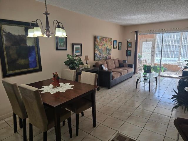 118 Lake Olive Drive, West Palm Beach, FL 33411