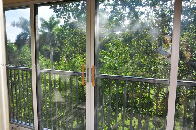 13000 SW 15th Ct 411U, Pembroke Pines, FL 33027