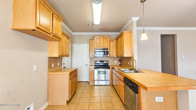 1019 Bridgetowne Lane, Breaux Bridge, LA 70517