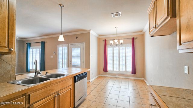 1019 Bridgetowne Lane, Breaux Bridge, LA 70517