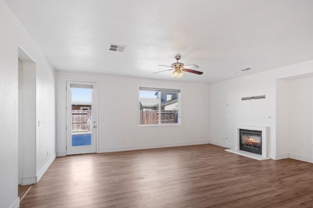 456 Meadow Creek Dr, Patterson, CA 95363