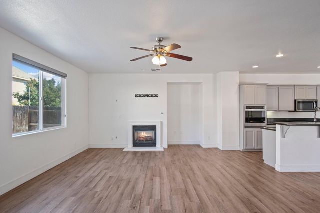 456 Meadow Creek Dr, Patterson, CA 95363