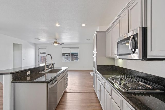 456 Meadow Creek Dr, Patterson, CA 95363