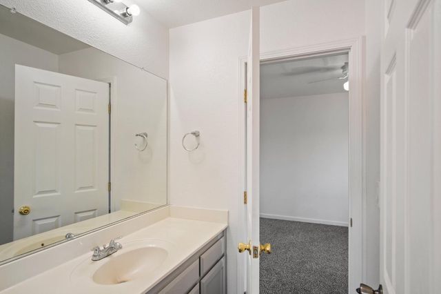 456 Meadow Creek Dr, Patterson, CA 95363
