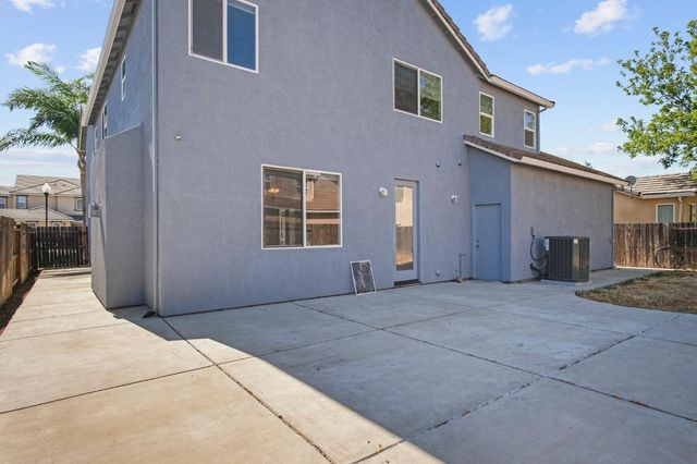 456 Meadow Creek Dr, Patterson, CA 95363