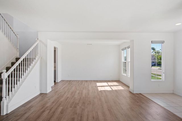 456 Meadow Creek Dr, Patterson, CA 95363