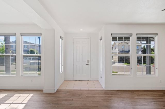 456 Meadow Creek Dr, Patterson, CA 95363