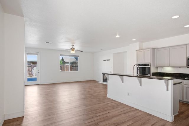 456 Meadow Creek Dr, Patterson, CA 95363