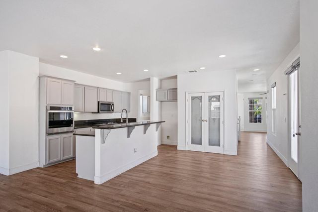 456 Meadow Creek Dr, Patterson, CA 95363