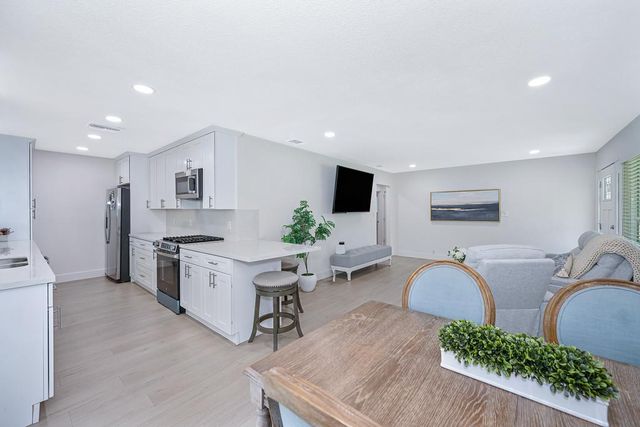 3721 Whitney Ave, Sacramento, CA 95821