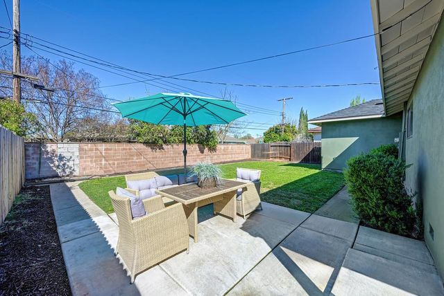 3721 Whitney Ave, Sacramento, CA 95821