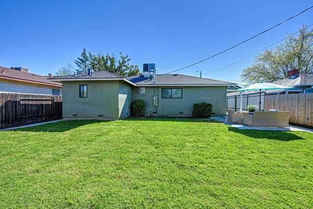 3721 Whitney Ave, Sacramento, CA 95821