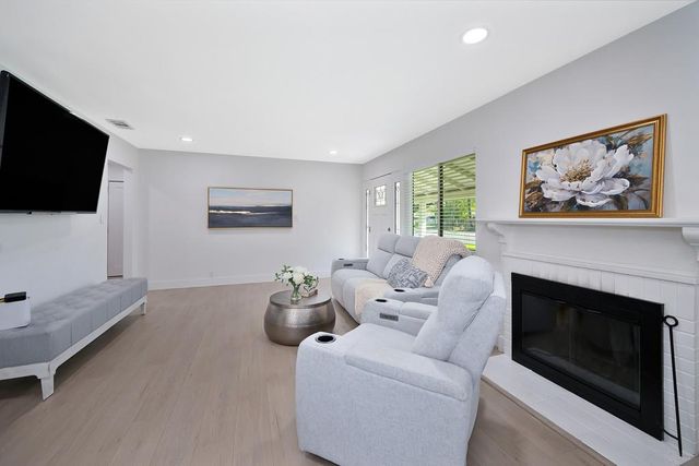 3721 Whitney Ave, Sacramento, CA 95821