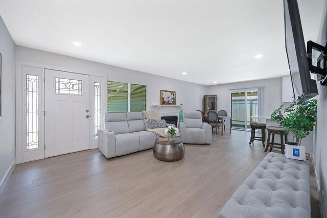 3721 Whitney Ave, Sacramento, CA 95821