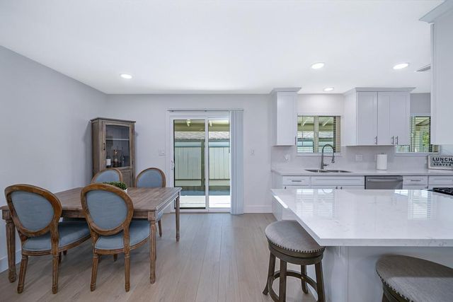 3721 Whitney Ave, Sacramento, CA 95821