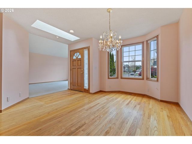 345 Ne MILNE Ct, Hillsboro, OR 97124