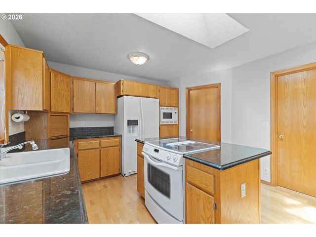 345 Ne MILNE Ct, Hillsboro, OR 97124