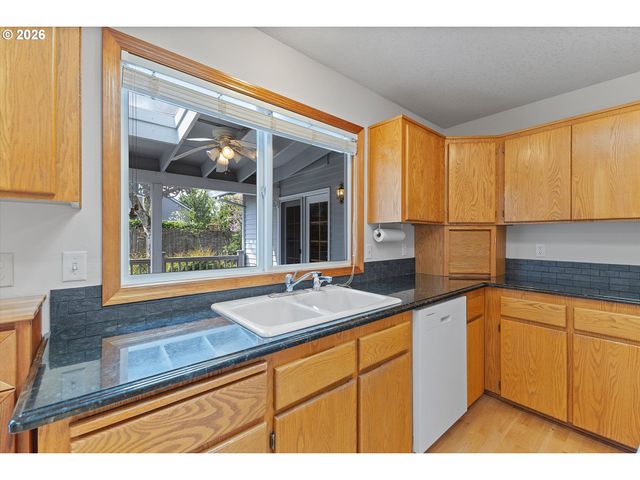 345 Ne MILNE Ct, Hillsboro, OR 97124