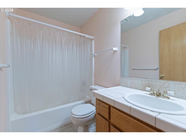 345 Ne MILNE Ct, Hillsboro, OR 97124