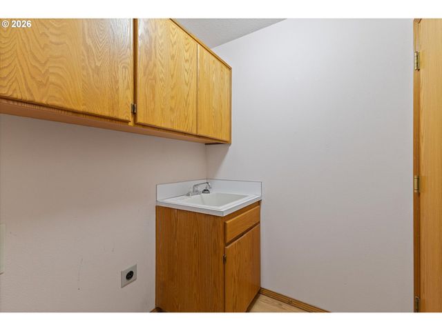 345 Ne MILNE Ct, Hillsboro, OR 97124