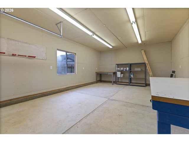 345 Ne MILNE Ct, Hillsboro, OR 97124