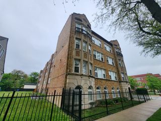 7000 S East End Avenue 303, Chicago, IL 60649